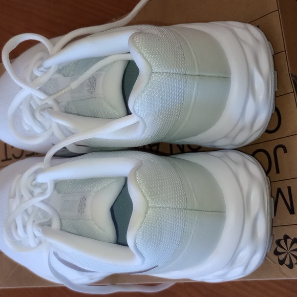 NOWT - Picture 3 of 8